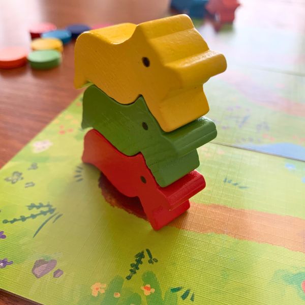 こぶたのおんぶレースを遊んでいる様子